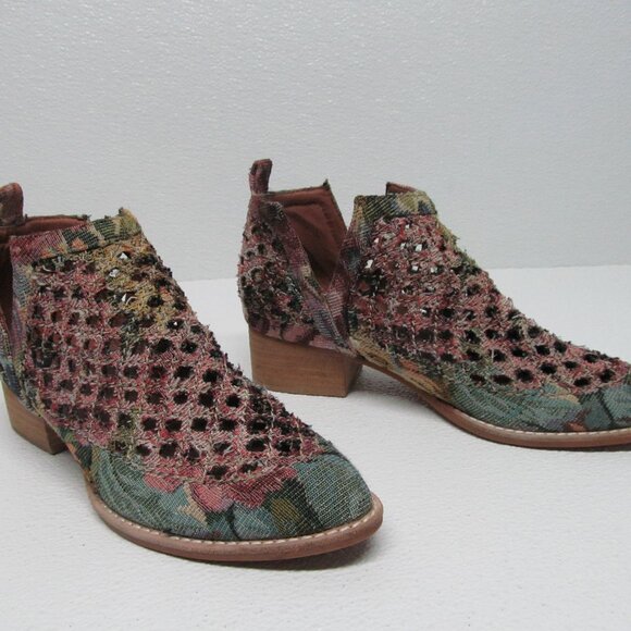 Jeffrey Campbell Taggart Bootie Tapestry Jacquard Size 8M - Picture 1 of 9